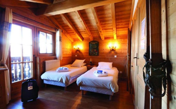 Chalet Le Mazot, Courchevel, Twin Bedroom 